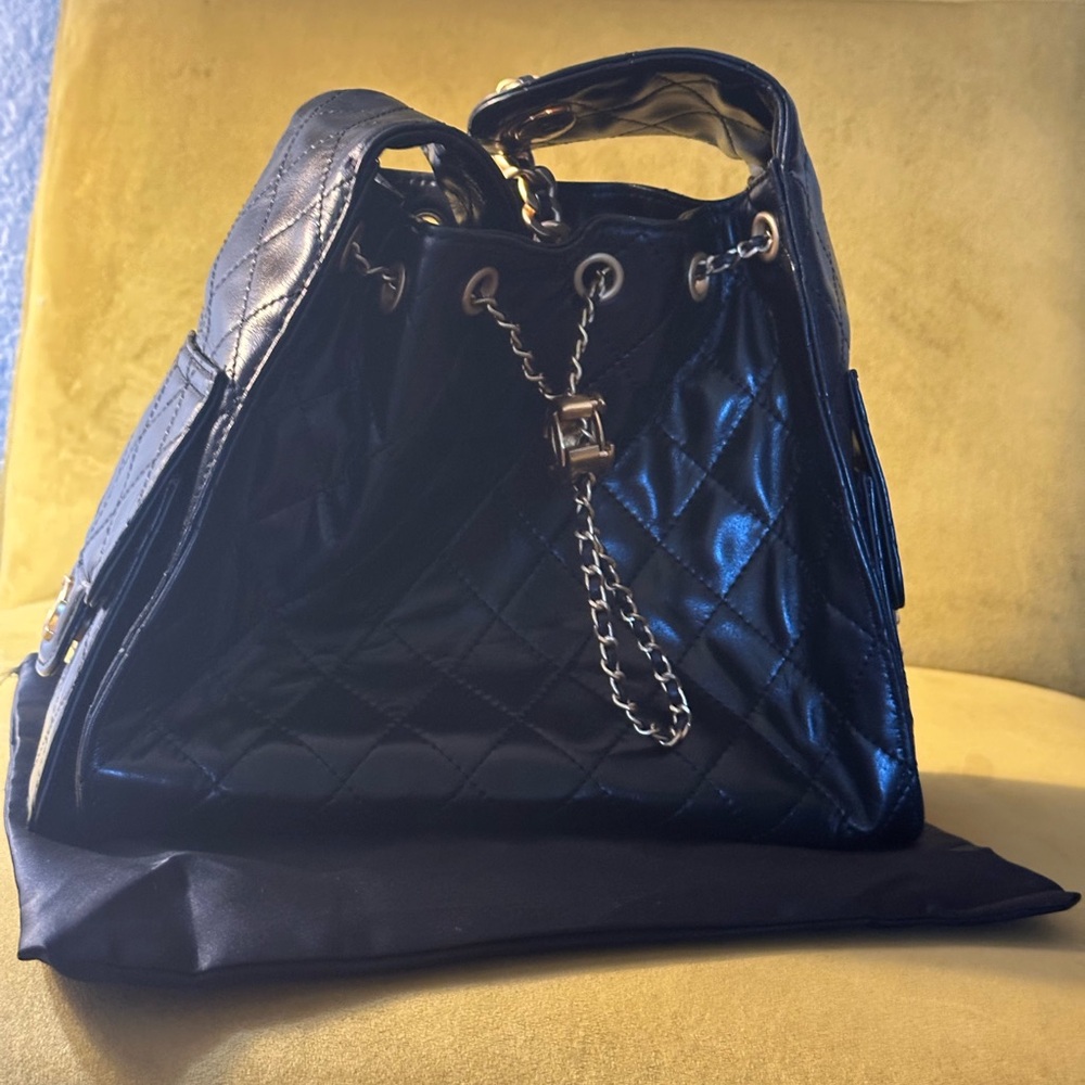 Elegant Leather Black Quilted Women's Bag